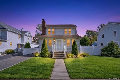 15 Harding Ave, Hicksville, NY, 11801-3108 | Card Image