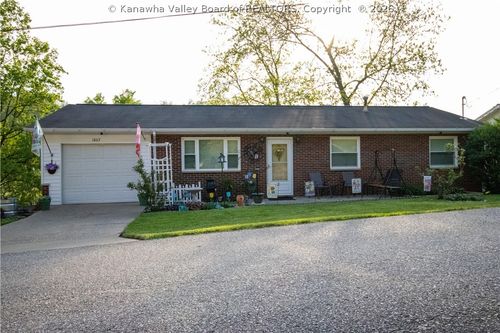 1807 Maple Dr, Sissonville, WV, 25320-9712 | Card Image