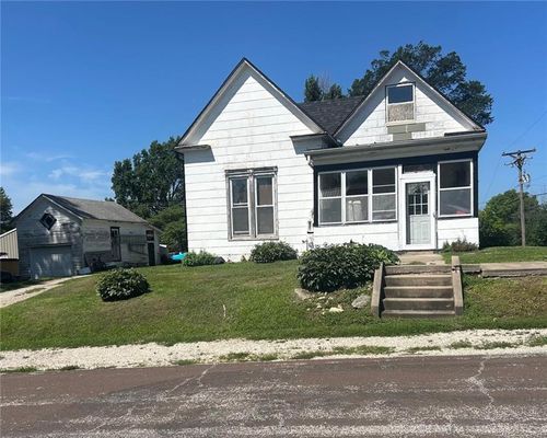102 S August St, Dearborn, MO, 64439-8201 | Card Image