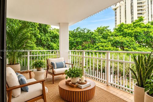 301-2000 Towerside Ter, Miami, FL, 33138-2223 | Card Image