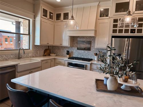 8124 Crew Lane, Edmond, OK, 73034 | Card Image