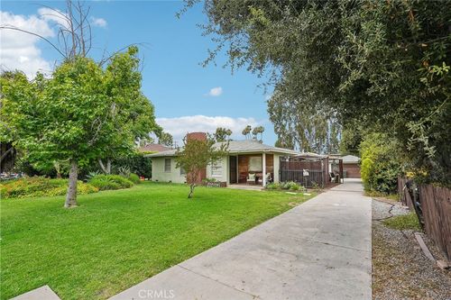 8905 Arrington Ave, Downey, CA, 90240-2403 | Card Image