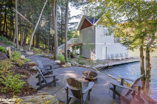 1015 Avon Lane, Muskoka, ON, P0B1J0 | Card Image