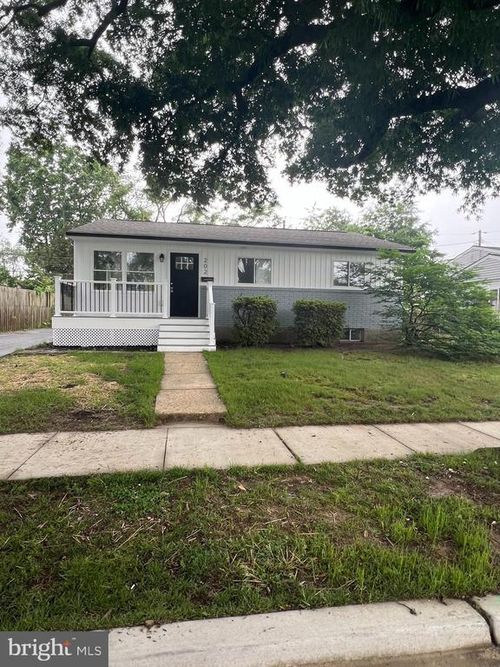 202 Hollywood Ct, GLEN BURNIE, MD, 21060-6620 | Card Image