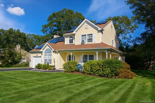 30 Howard Dr, Coram, NY, 11727-3516 | Card Image