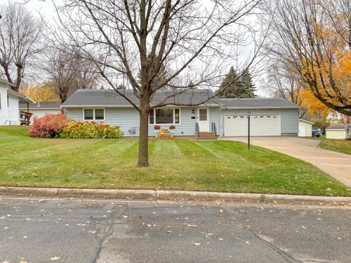 214 E Douglas Ave, Fergus Falls, MN, 56537-3511 | Card Image