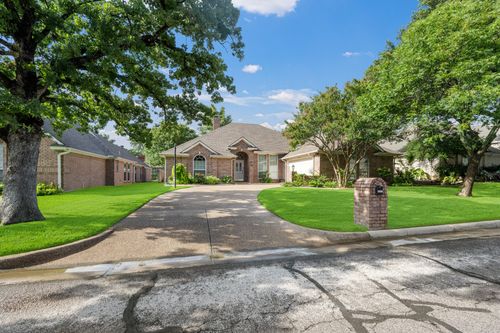 3317 Tiverton Ct, Arlington, TX, 76001-6520 | Card Image