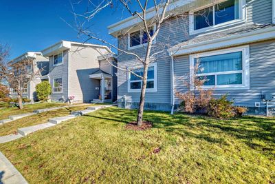 19 - 4360 58 St Ne, Home with 3 bedrooms, 1 bathrooms and 1 parking in Calgary AB | Image 2