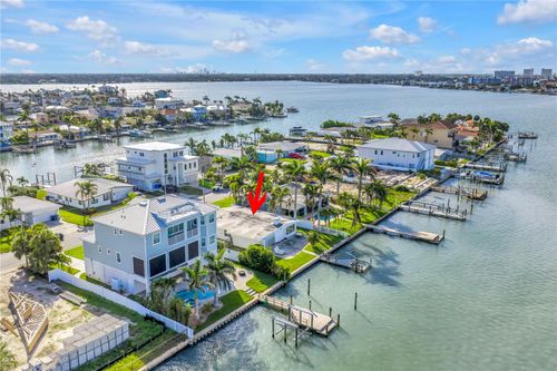 11240 6th St E, TREASURE ISLAND, FL, 33706-3024 | Card Image