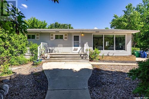 2611 Cairns Ave, Saskatoon, SK, S7J1V6 | Card Image