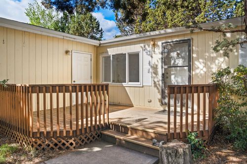 1015 Se Valleywood Place, Bend, OR, 97702 | Card Image
