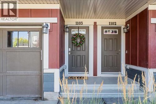 428 Nolan Hill Dr Nw, Calgary, AB, T3R0V4 | Card Image