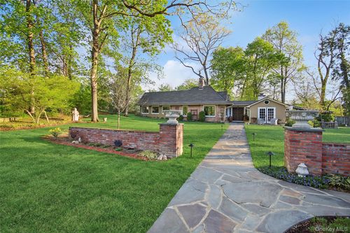 8 N Wodenethe Dr, Beacon, NY, 12508-3940 | Card Image