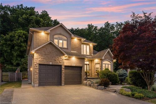 22 Shadeland Cres, Stoney Creek, ON, L8G4Y1 | Card Image