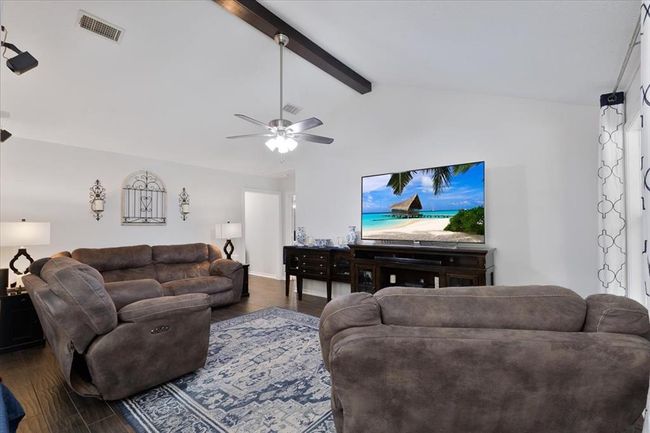 5004 Colmesneil St, House other with 4 bedrooms, 3 bathrooms and 2 parking in Pearland TX | Image 9