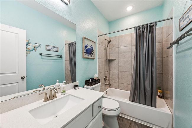 guest bath | Image 25