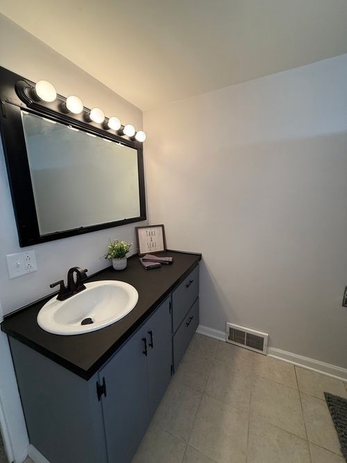 2325 N Marquette St, Davenport, IA, 52804-1813 | Card Image