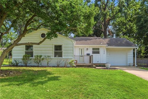 7420 Cherokee Dr, Prairie Village, KS, 66208-3231 | Card Image
