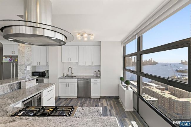 6050 Kennedy Blvd, Condo with 2 bedrooms, 2 bathrooms and null parking in West New York NJ | Image 8