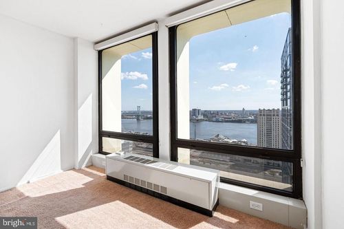 27f-n-200 Locust St, PHILADELPHIA, PA, 19106-3914 | Card Image