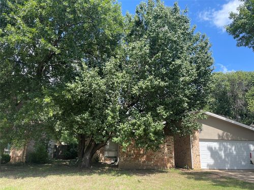 2712 N Bell Ave, Denton, TX, 76209-1002 | Card Image