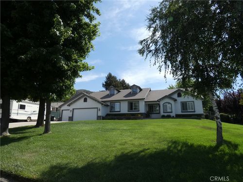 13747 Meadow View Ln, Yucaipa, CA, 92399-7016 | Card Image