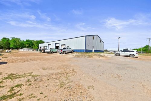 121 James Hoskins Ln, Cedar Creek, TX, 78612-3269 | Card Image