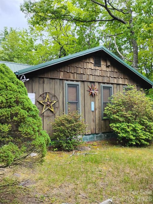 401 Shady Dr, Collettsville, NC, 28611-9044 | Card Image