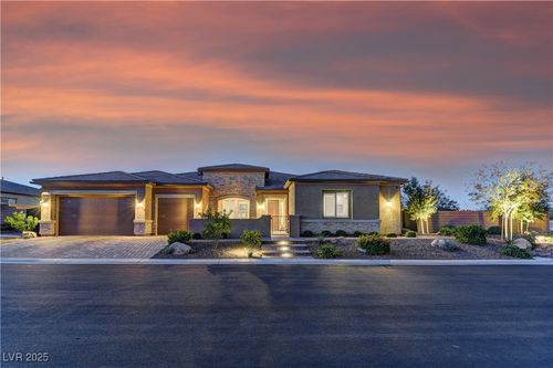 8411 S Cimarron Rd, Las Vegas, NV, 89113-4424 | Card Image