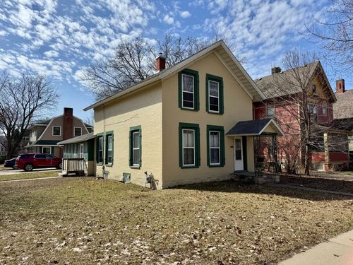 403 W Broadway St, Winona, MN, 55987-5217 | Card Image