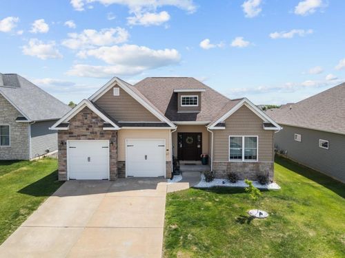 67 Cobblestone Ln, Le Claire, IA, 52753-9249 | Card Image