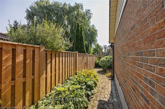 705 Braeside Cres, House other with 4 bedrooms, 2 bathrooms and 2 parking in Kingston ON | Image 31