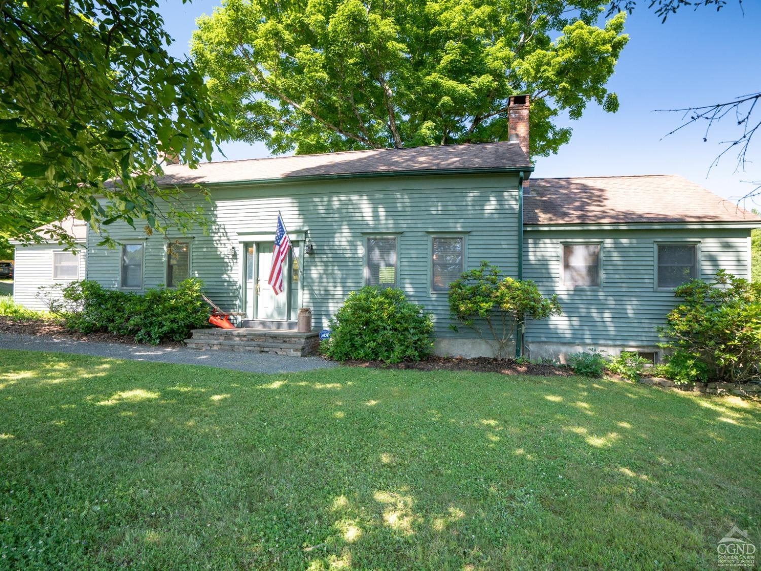 Thais Rd, Averill Park, NY 12018