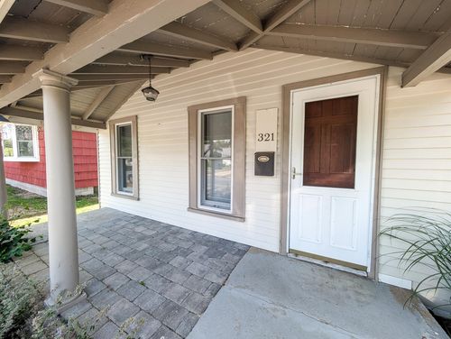 280 Champlin Pl, Greenport, NY, 11944-1215 | Card Image