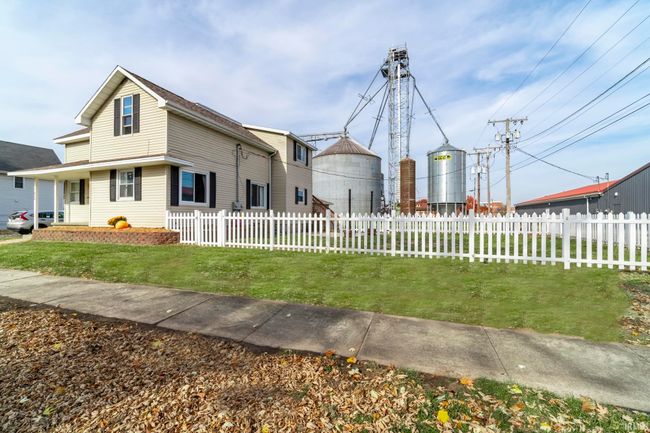 152 W Randolph St, House other with 4 bedrooms, 3 bathrooms and null parking in Nappanee IN | Image 4