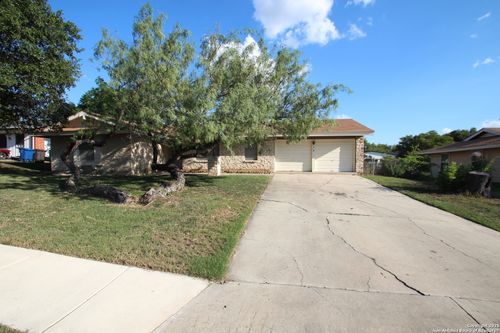 310 Threadneedle Ln, San Antonio, TX, 78227-4326 | Card Image