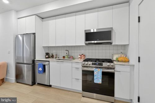 1-2007 Cambridge St, PHILADELPHIA, PA, 19130 | Card Image