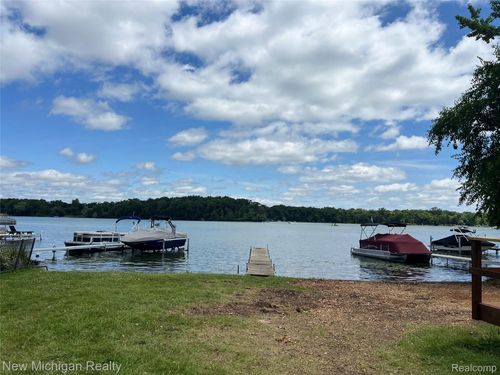 7920 Detroit Blvd, West Bloomfield, MI, 48323-1026 | Card Image