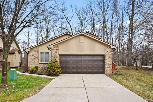 7420 Parkdale, West Bloomfield, MI, 48322-1086 | Card Image