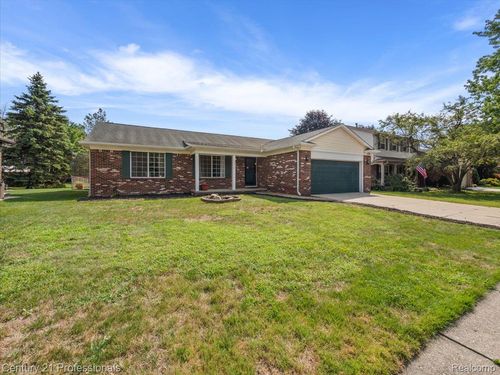 15958 Kingston Dr, Fraser, MI, 48026-2384 | Card Image