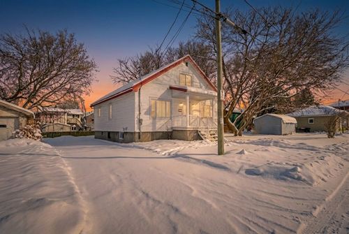 {{alt}} | Card Image