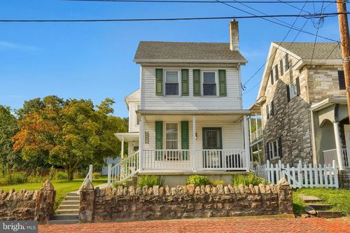 457 E Market St, WILLIAMSTOWN, PA, 17098-1541 | Card Image