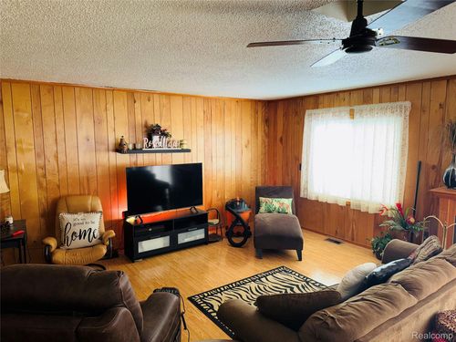 30925 Block St, Garden City, MI, 48135-1913 | Card Image