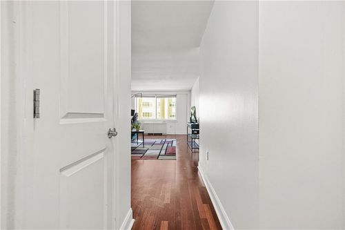 2479 Peachtree Rd Ne, Atlanta, GA, 30305-4121 | Card Image