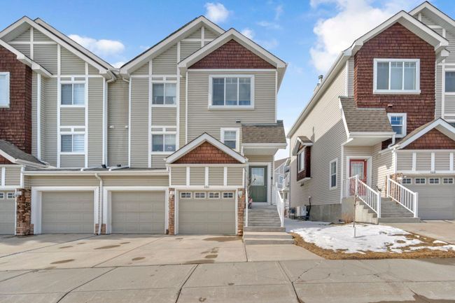 150 Hidden Creek Gardens Nw, Home with 3 bedrooms, 2 bathrooms and 4 parking in Calgary AB | Image 2