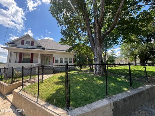 2701 Pershing St, Knoxville, TN, 37917-4347 | Card Image