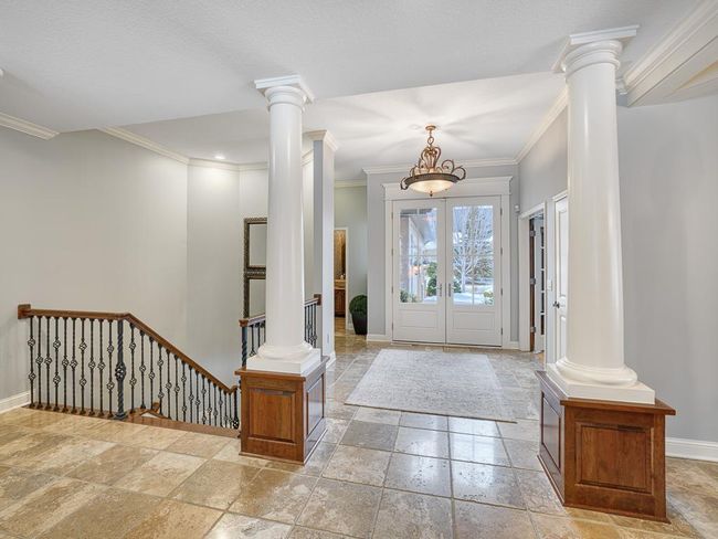 Spacious and inviting entryway! | Image 6