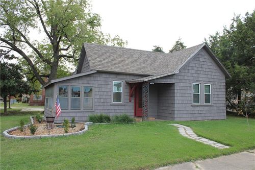 106 E Carlton St, Pittsburg, KS, 66762-5820 | Card Image