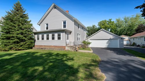 908 Madison St, Oregon, IL, 61061-1717 | Card Image