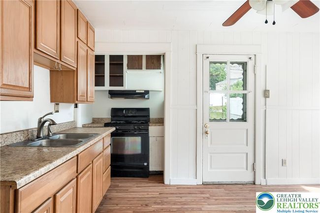 1926 W Broad St, Townhouse with 4 bedrooms, 1 bathrooms and null parking in BETHLEHEM PA | Image 14